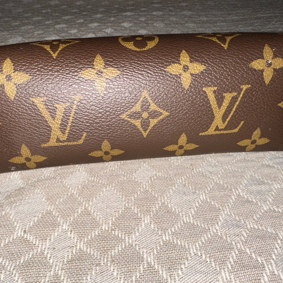 100% Authentic Louis Vuitton Cosmetic Pouch.Used. No return - Picture 6 of 6